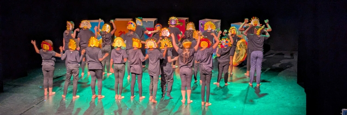 AU CROISEMENT DES ARTS